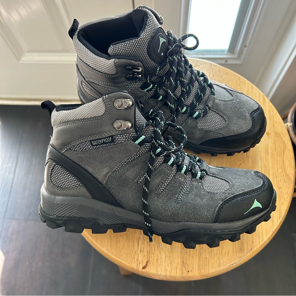Pacific mountain boulder mid women’s boots